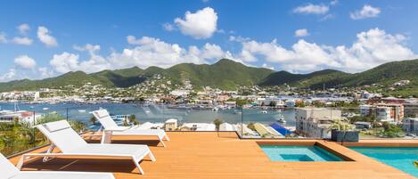 Et oppvarmet basseng