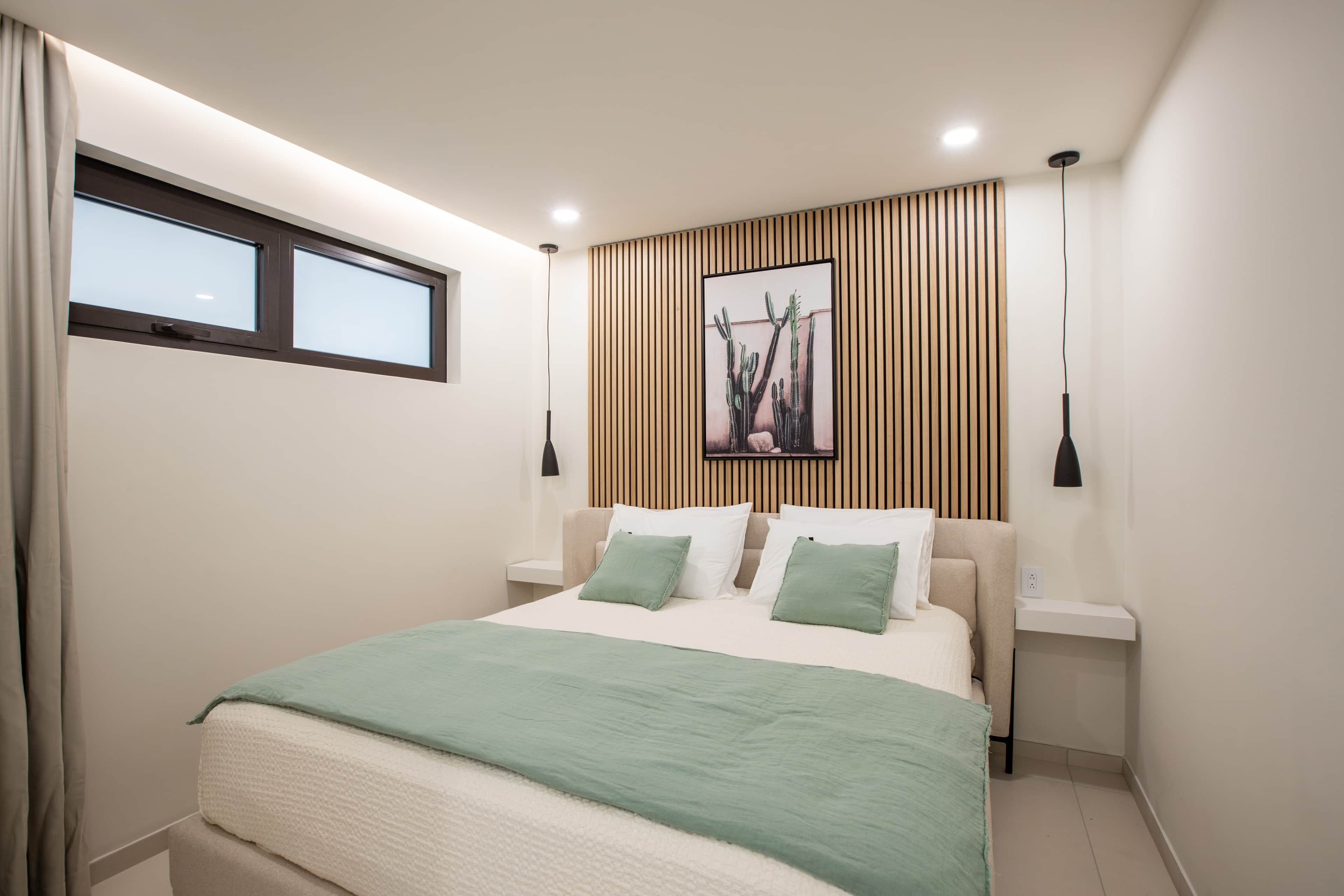 Safe på rommet, strykejern/-brett, wi-fi og sengetøy