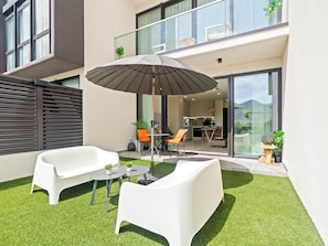 Outdoor dining - D402 - Beautiful apartment with garden and view (Cole Bay)