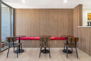 Dining - Close to Golden Gate Bridge + Free Wi-Fi (San Francisco)