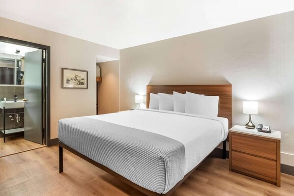 1 bedroom, desk, iron/ironing board, WiFi