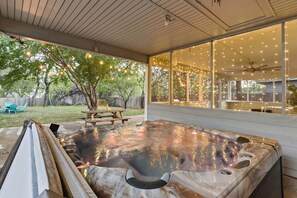 A hot tub with a wooden deck, a ceiling fan, and string lights. - Cozy 5BD/fun house (Austin)