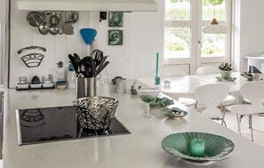 Fridge, stovetop, dishwasher, coffee/tea maker - Nice home in Slagelse with WiFi (Slagelse)