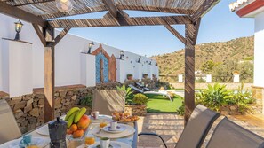 Outdoor dining - Villa Miradri Torrox by Ruralidays (Málaga)