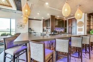 Bar (on property) - Near Bryant-Denny Stadium + Rooftop Bar & Fitness (Tuscaloosa)