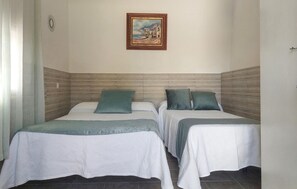 Travel cot, free WiFi - Amazing home in Ronda (Ronda)