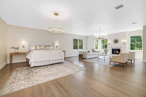 6 bedrooms, iron/ironing board, free WiFi, bed sheets