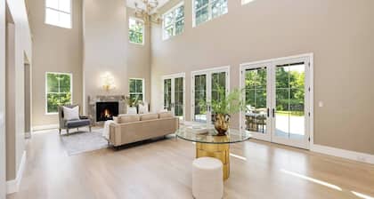 Spacious 6-bedroom house in fabulous Saddle River