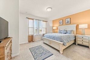 5 slaapkamers, een bureau, een strijkplank/strijkijzer, reisbedje