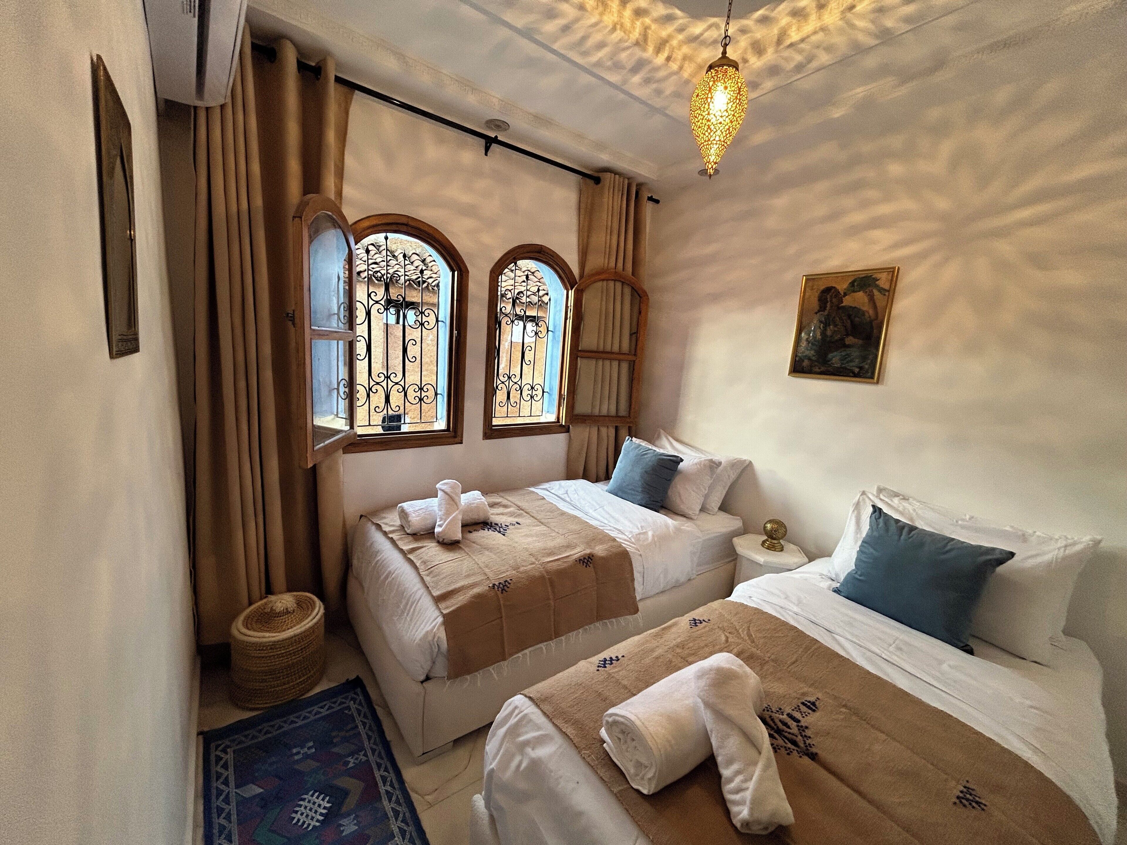 3 chambres, fer et planche à repasser, Wi-Fi, draps fournis