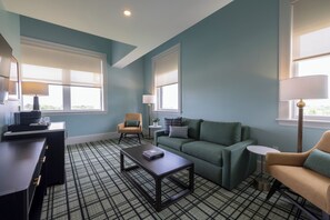 Loft, 1 cama King size | Caja de seguridad en la habitación y escritorio 