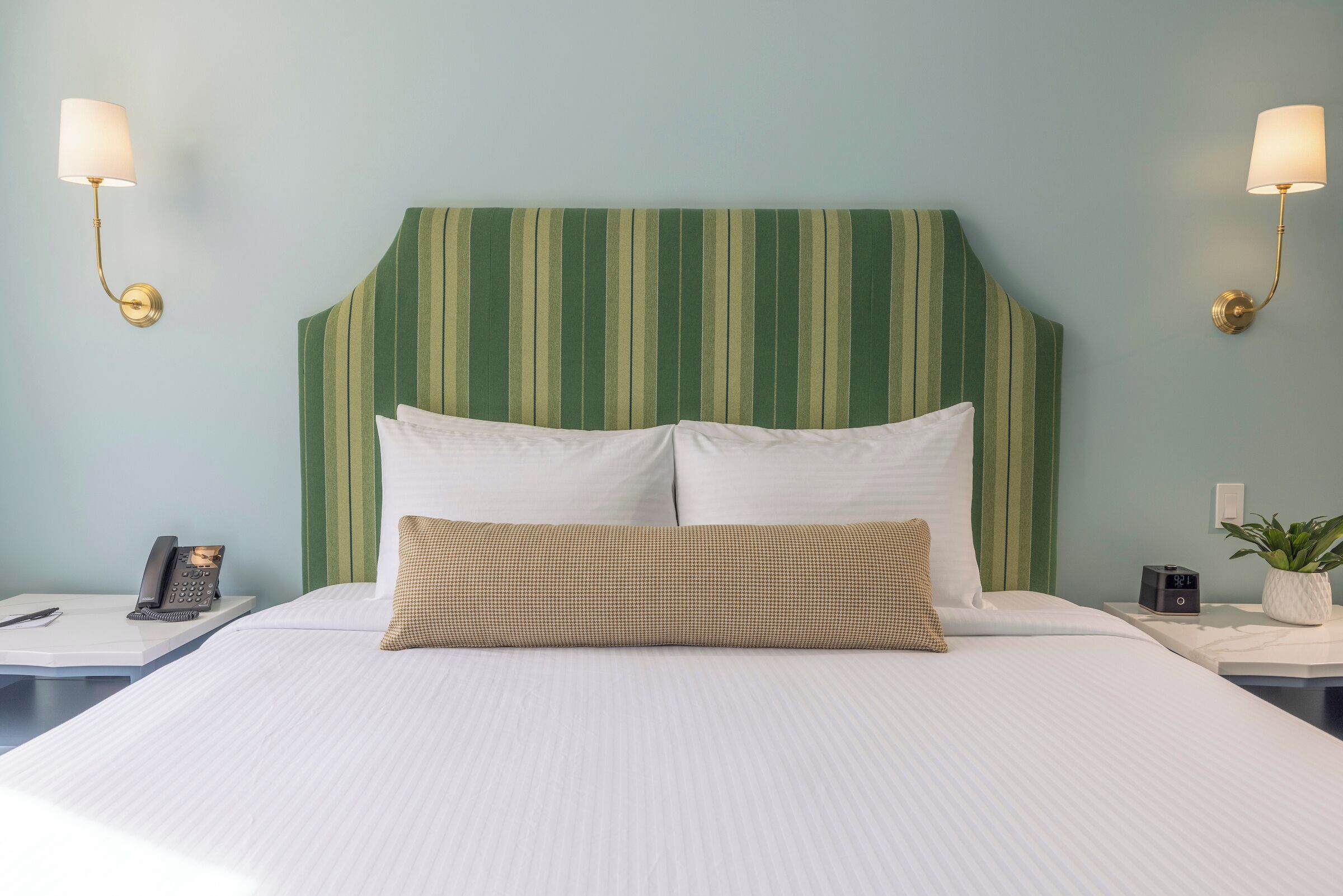 Caja de seguridad en la habitación y escritorio 