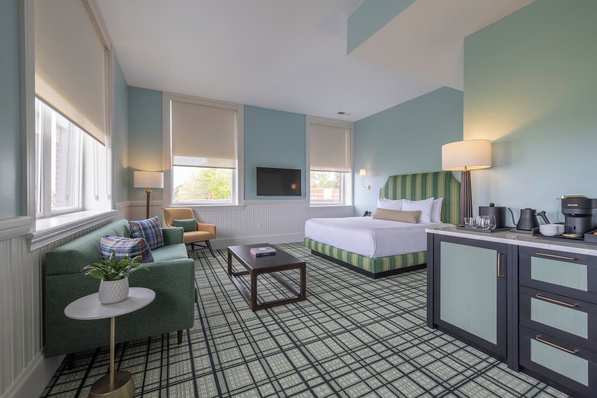 Habitación Premium, 1 cama King size, baño privado | Caja de seguridad en la habitación y escritorio