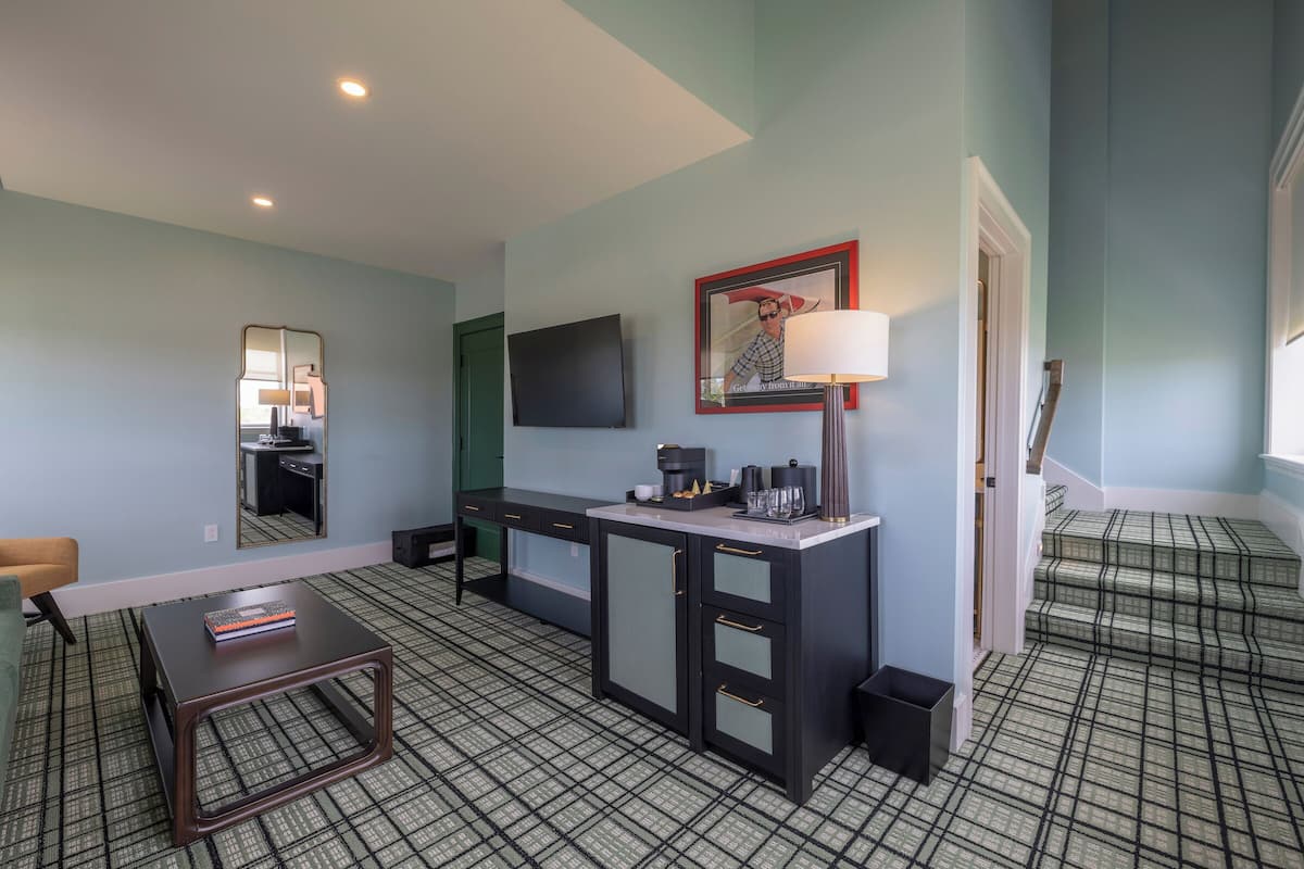 Loft, 1 cama King size | Caja de seguridad en la habitación y escritorio