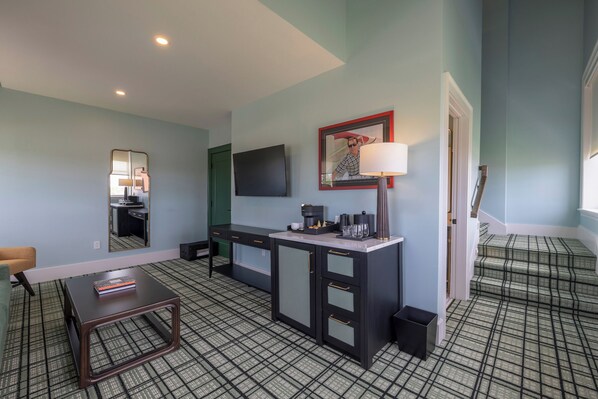 Loft, 1 cama King size | Caja de seguridad en la habitación y escritorio 