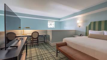 Loft, 1 King Bed | In-room safe, desk, laptop workspace, blackout curtains