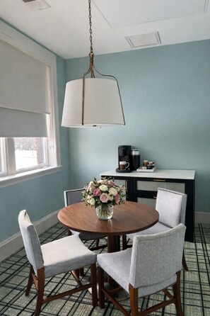 Premium Room, 1 King Bed, Private Bathroom | Dining - The Laurel Hotel (Danville)