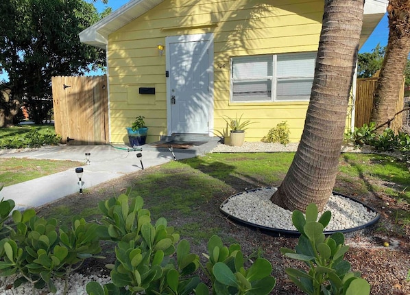 المنطقة المحيطة بالمنشأة