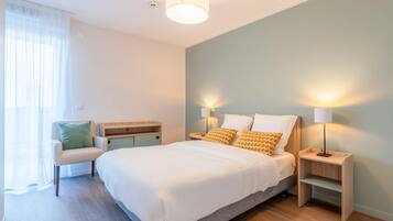Room, 1 Queen Bed with Sofa bed, Non Smoking (Upgrade) | Bed sheets