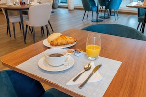 Desayuno buffet todos los días (con cargo)