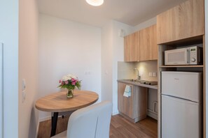 Apartment, 1 Bedroom | Private kitchen