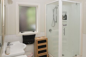 Hair dryer, towels, toilet paper - Queenstown House in Arthurs Point (Queenstown)