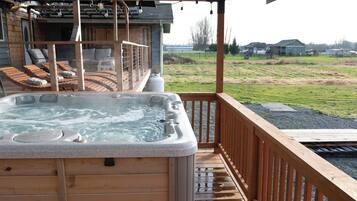 Bañera de hidromasaje al aire libre