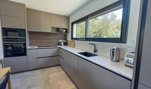 Fridge, microwave, oven, stovetop - Villa Arinella Villata Di Capicciola (Zonza)