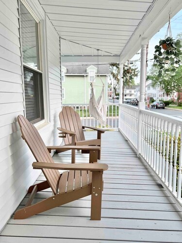 Remodeled 4 Bed Colonial *5-Minute Drive to BDL*