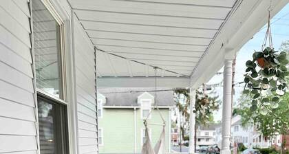 Remodeled 4 Bed Colonial *5-Minute Drive to BDL*