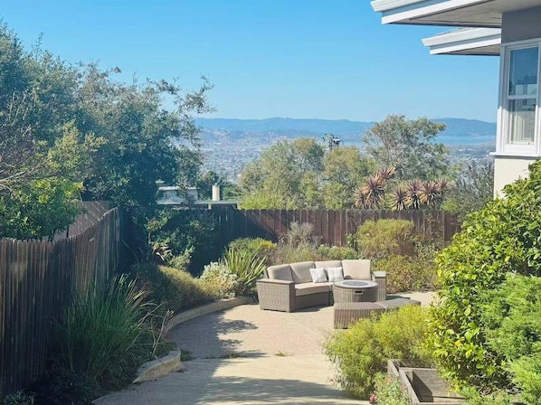 Terrace/patio - Private 2BR/2BA Suite in El Cerrito near Berkeley & SF (El Cerrito)
