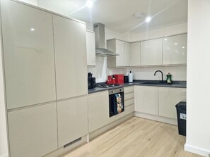 Private kitchen - Nice and Stylish 2BR fully Furnished in Romford London RM33 (Romford)