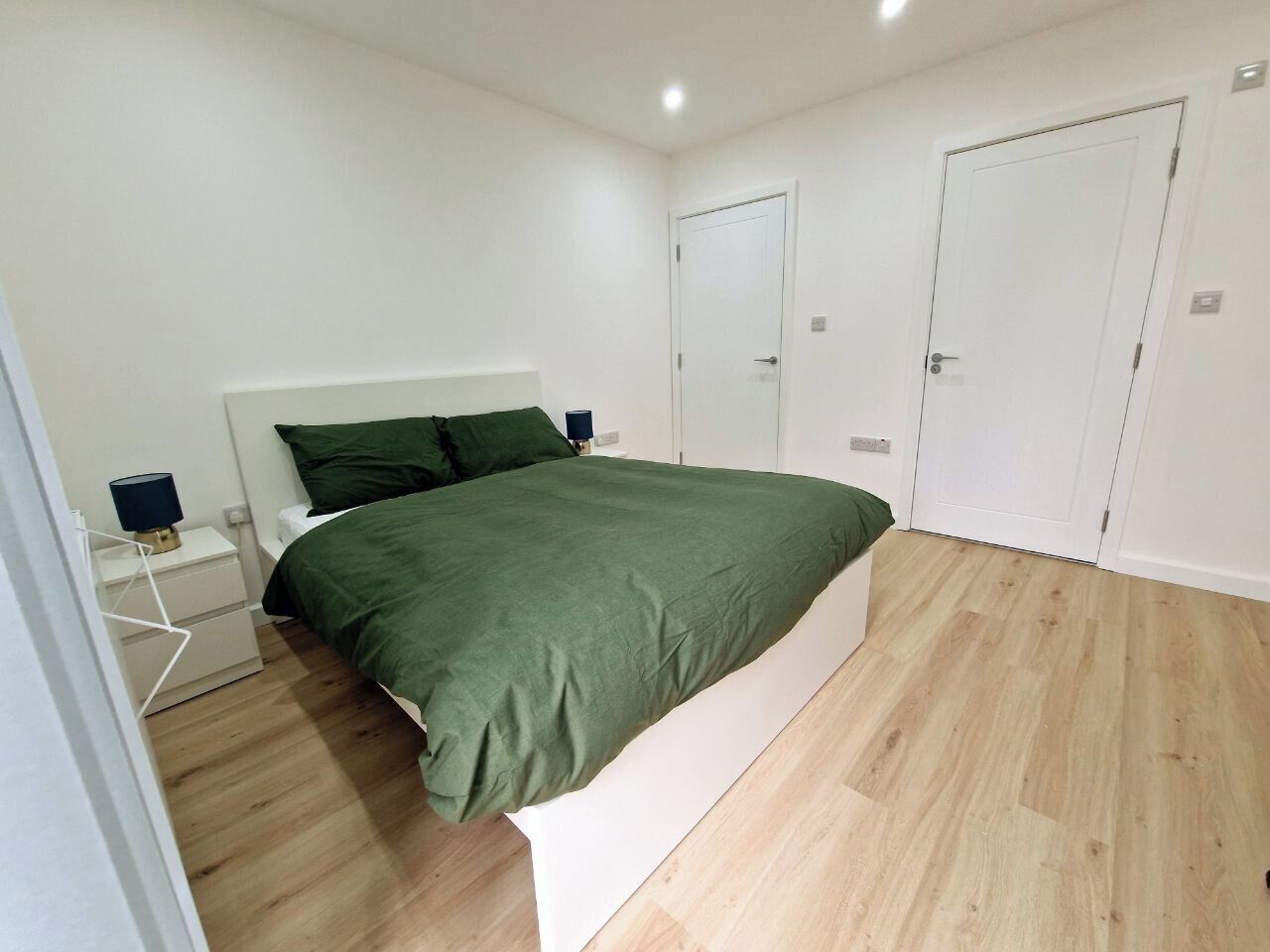 2 makuuhuonetta, silitysrauta/-lauta, Wi-Fi, vuodevaatteet