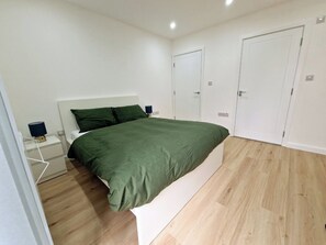 2 makuuhuonetta, silitysrauta/-lauta, Wi-Fi, vuodevaatteet