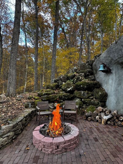Secluded Underground Cabin in Ozarks Wilderness