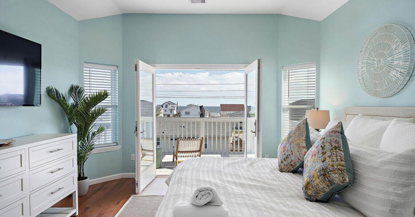 5 bedrooms, desk, iron/ironing board, travel cot