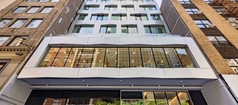 High End 1-Bedroom Studio Premier Plus in Midtown Manhattan with many amenities
