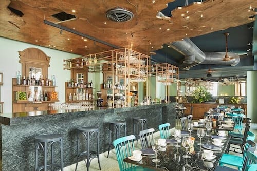 2 bar/lounge