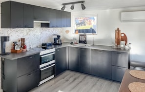 Réfrigérateur, four, plaque de cuisson, lave-vaisselle