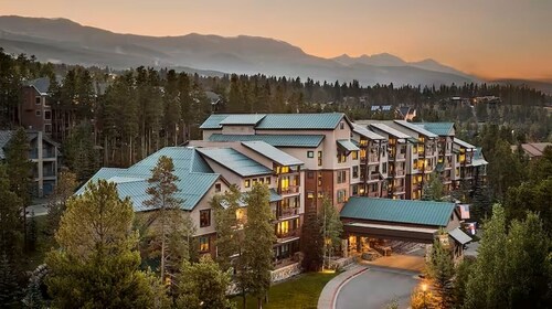 Valdoro Resort - 2 BR, kitchen, balcony - 1k sqft in Breckenridge at ski base