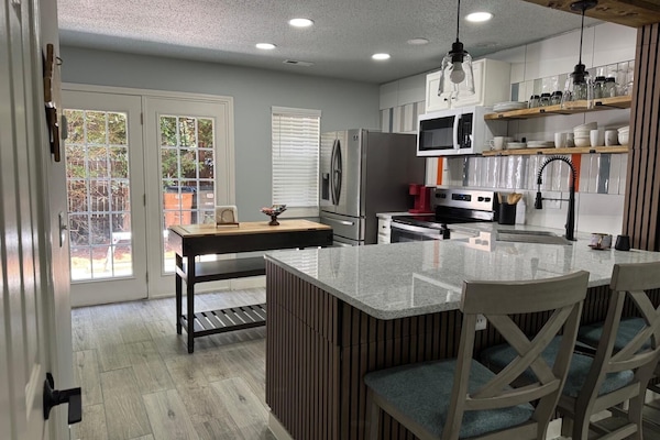 Micro-ondes, four, plaque de cuisson, lave-vaisselle