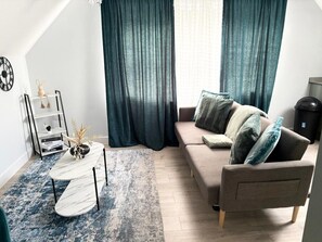 TV - Modern Flat • Castle Views & Free Parking (Dover)