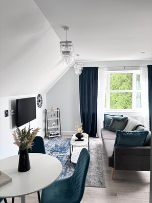 Interior - Modern Flat • Castle Views & Free Parking (Dover)