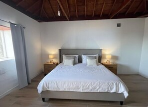 2 slaapkamers, een strijkplank/strijkijzer, internet, beddengoed