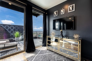 Interior - Glamour on the Rocks - Fashion Haus-Rooftop Views (Nashville)