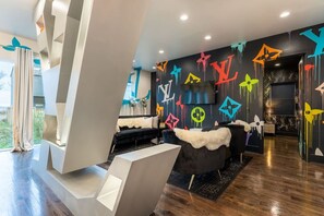 Interior - Glamour on the Rocks - Fashion Haus-Rooftop Views (Nashville)