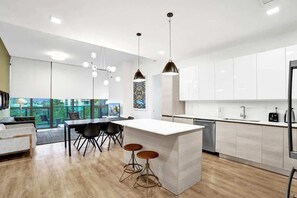 Bright modern kitchen with island and open plan - 17West 3BR | Rooftop Pool, Walk to South Beach (Miami Beach)