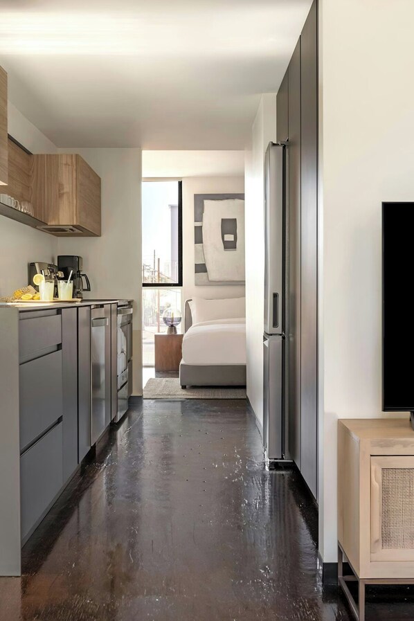 Apartamento superior, vista para a cidade | Cortinas blackout, ferros/tábuas de passar roupa, Wi-Fi de cortesia