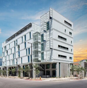 Vista frontal de la propiedad