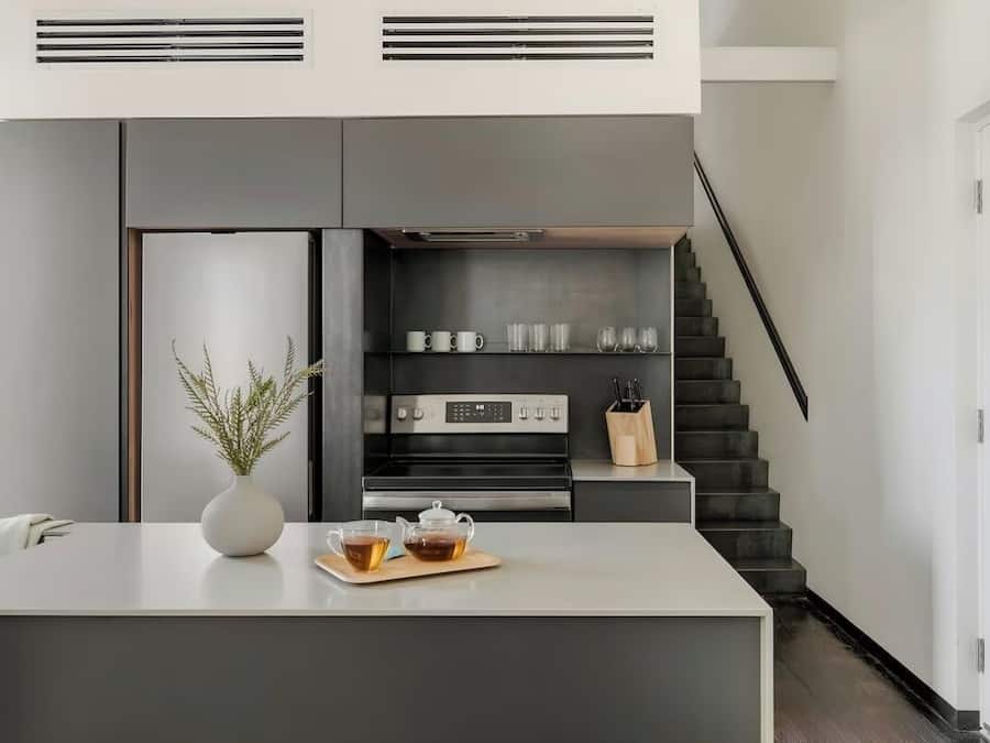 Frigorífico, microondas, horno y placa de cocina